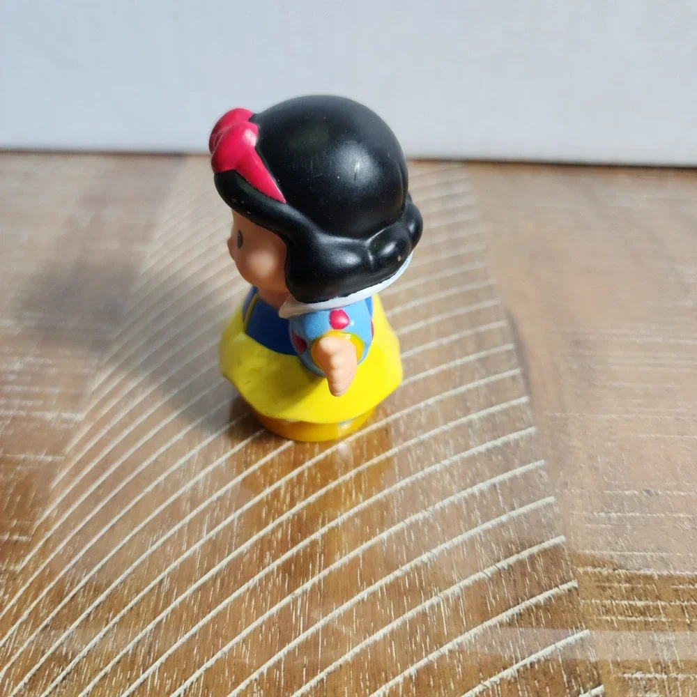 Fisher-Price Little People Disney Princess Snow White Figure 2012 Mattel Toy
